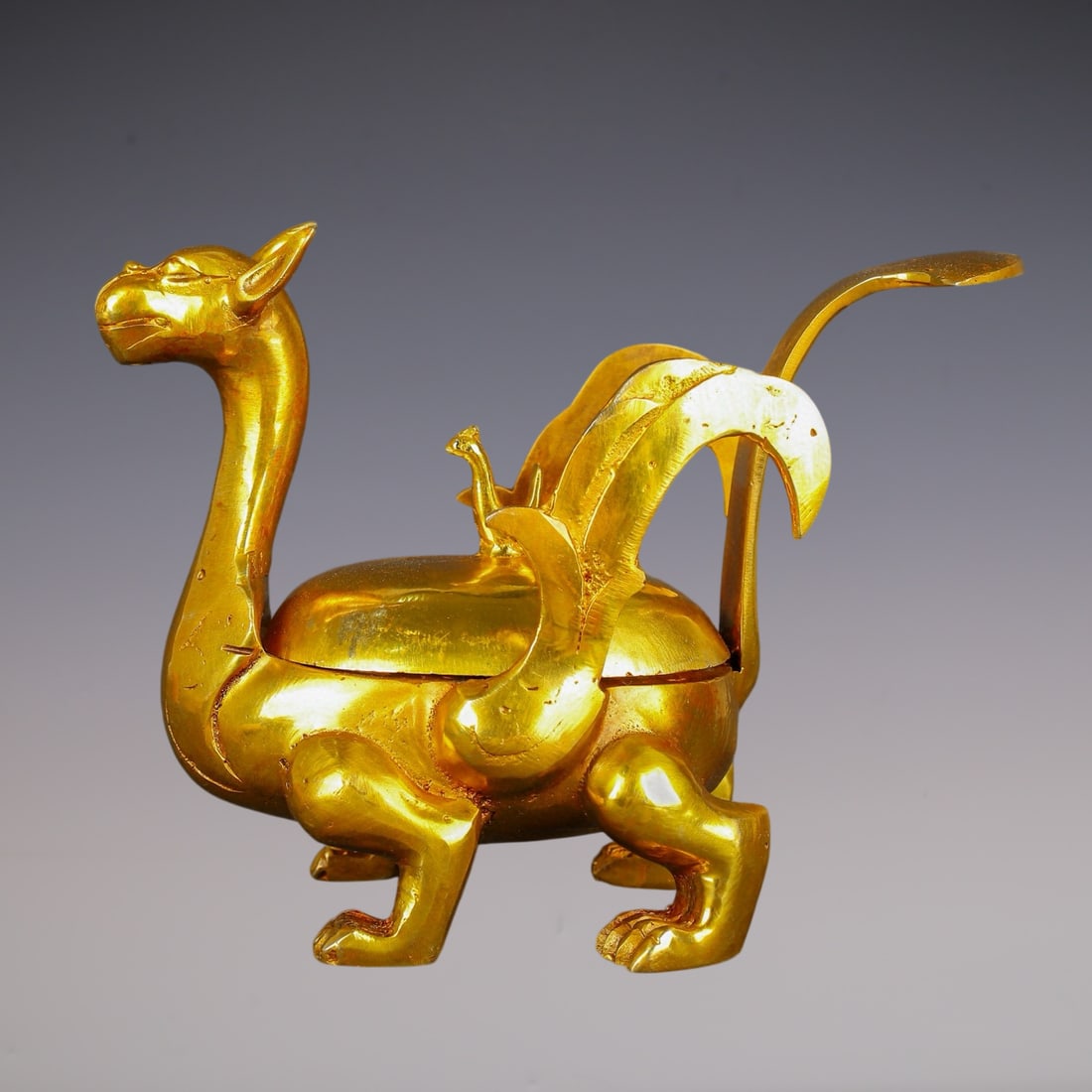 An Exquisite Gilt Bronze Auspicious Beast-Shaped Censer: An Exquisite Gilt Bronze Auspicious Beast-Shaped Censer Han Dynasty, China Size:24cmx18cm Weight:2000g (The Dimensions Of All Batches Are Manually Measured.If You Need More Detailed Information,