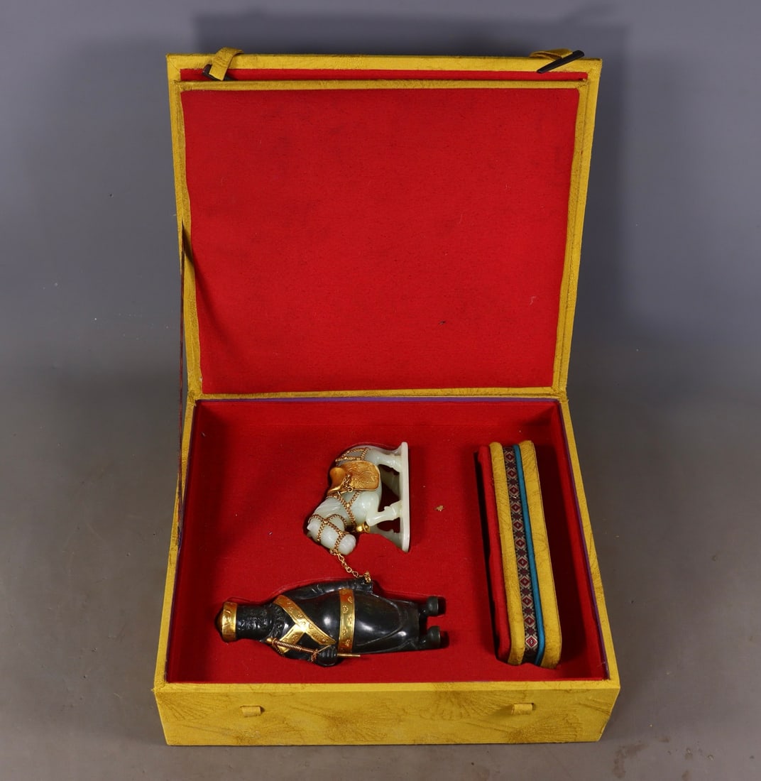 A Set of Fine Jasper Inlaid Gilt Silver Figure Ornament: A Set of Fine Jasper Inlaid Gilt Silver Figure Ornament Liao Dynasty, China Size:15cmx6.5cmx4cm Size:7.5cmx9cmx3cm Weight:667g (The Dimensions Of All Batches Are Manually Measured.If You Need More