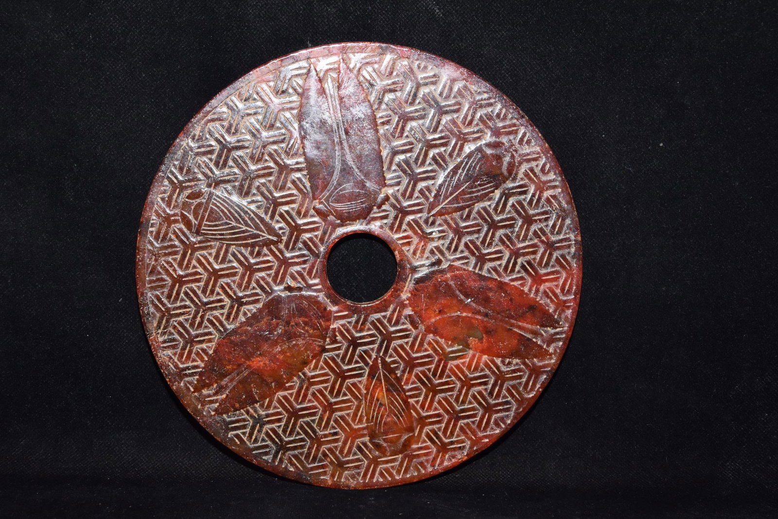 An Exquisite Hemo Jade Cicada Pattern Ornament: An Exquisite Hemo Jade Cicada Pattern Ornament Han Dynasty, China Size:20cm Weight:390g (The Dimensions Of All Batches Are Manually Measured.If You Need More Detailed Information, Please Contact Our
