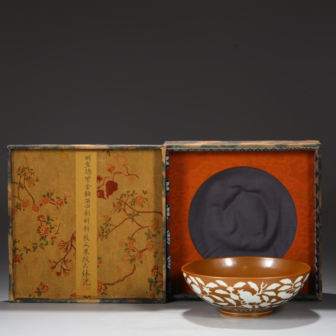 An Exquisite Purple Gold Glaze Flower and Fruit Pattern Brush Washer: An Exquisite Purple Gold Glaze Flower and Fruit Pattern Brush Washer Ming Dynasty, China Xuande Six-character Mark Size:9cmx25cm (The Dimensions Of All Batches Are Manually Measured.If You Need More