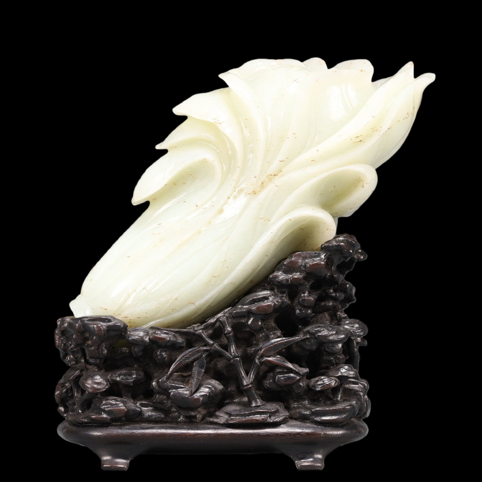 A Exquisite White Jade Cabbage Ornament: A Exquisite White Jade Cabbage Ornament Qing Dynasty, China Size:12cmx6cmx16cm Weight:1200g (The Dimensions Of All Batches Are Manually Measured.If You Need More Detailed Information, Please Contact