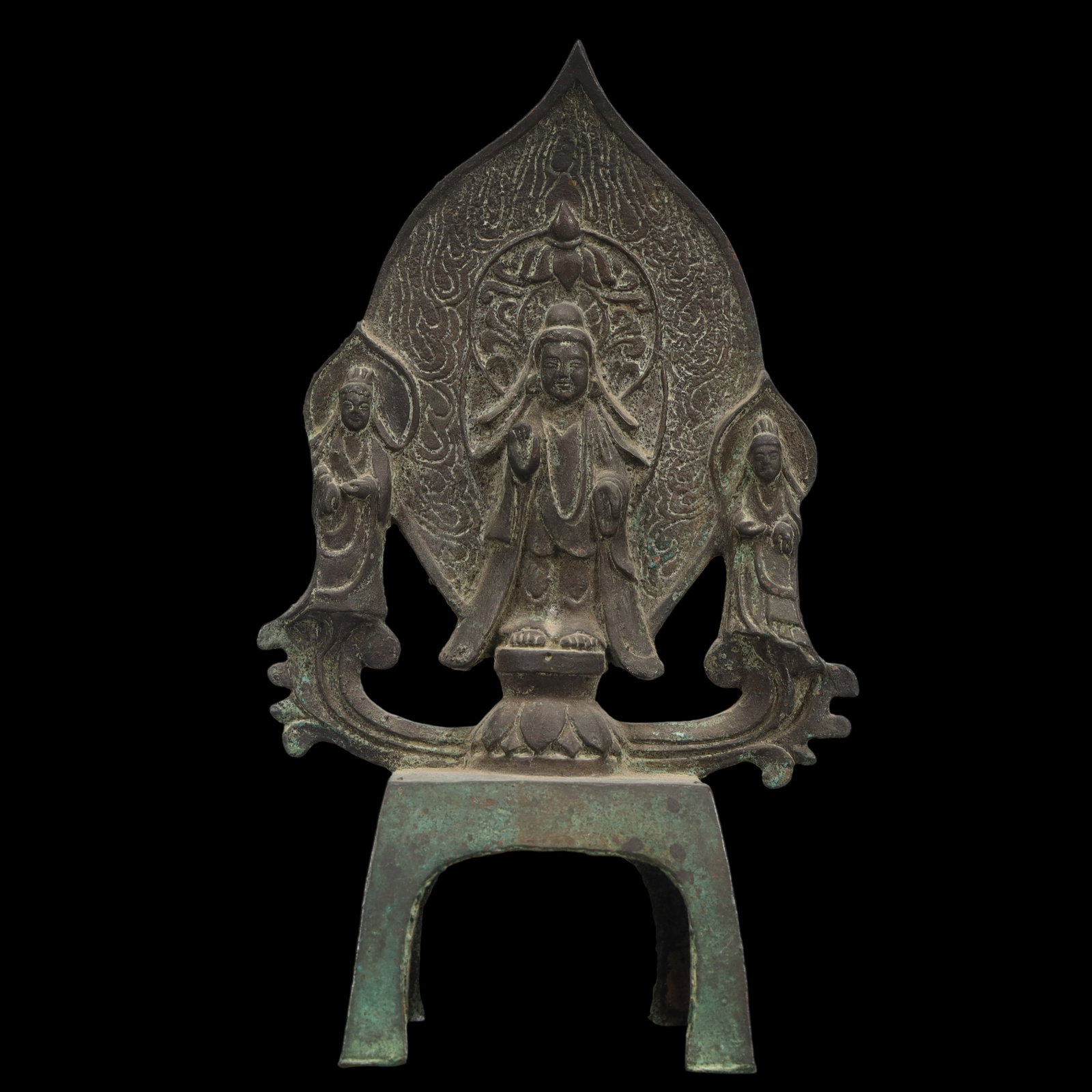 An Exquisite Bronze Buddha Statue: An Exquisite Bronze Buddha Statue Ming Dynasty, China Size:15cmx9cmx25cm Weight:1150g (The Dimensions Of All Batches Are Manually Measured.If You Need More Detailed Information, Please Contact Our