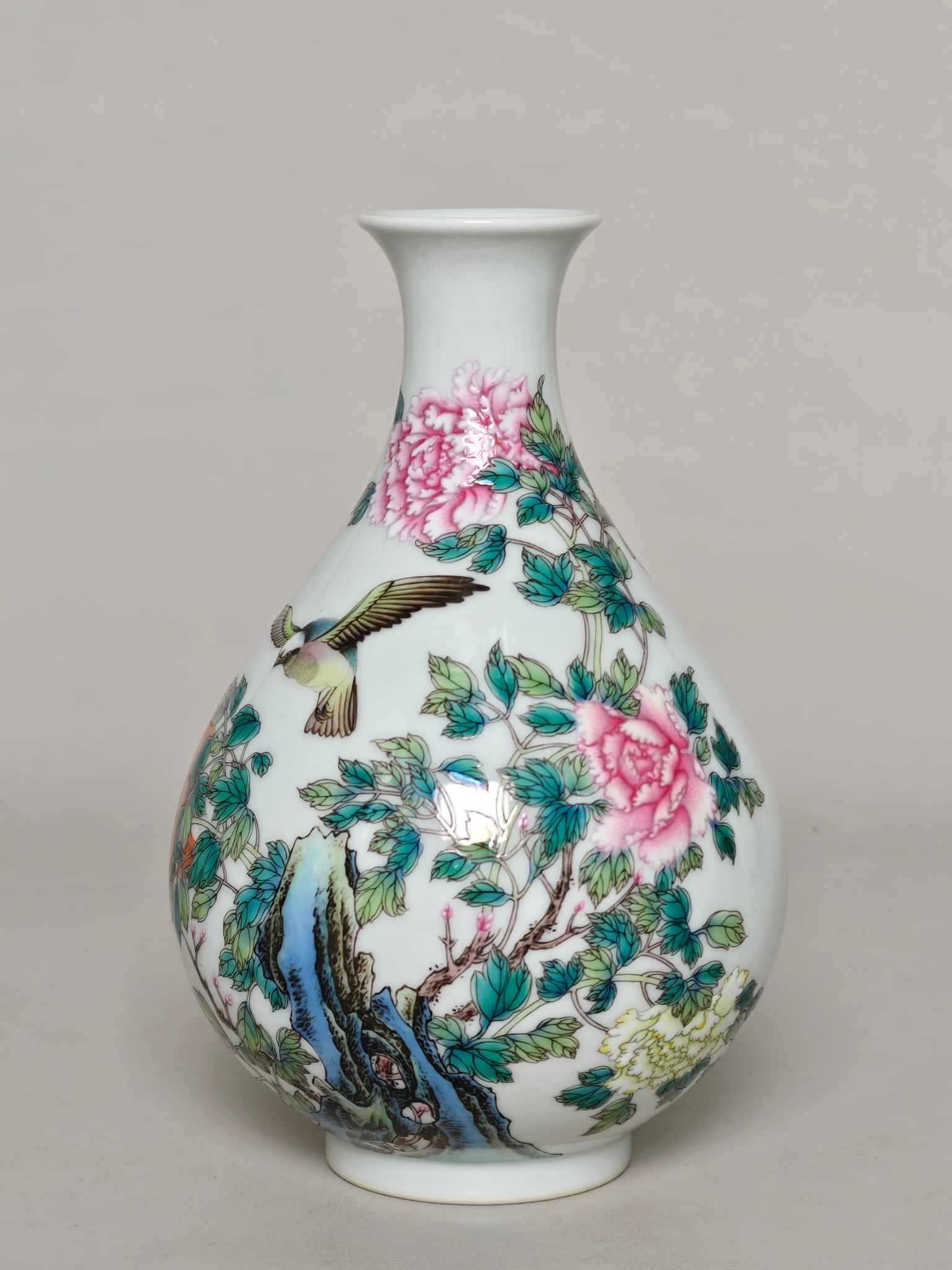An Exquisite Enamel Flower and Bird Pattern with poem Vase: An Exquisite Enamel Flower and Bird Pattern with poem Vase Qing Dynasty, China Yongzheng Four-character Mark Size:16cmx11cm (The Dimensions Of All Batches Are Manually Measured.If You Need More