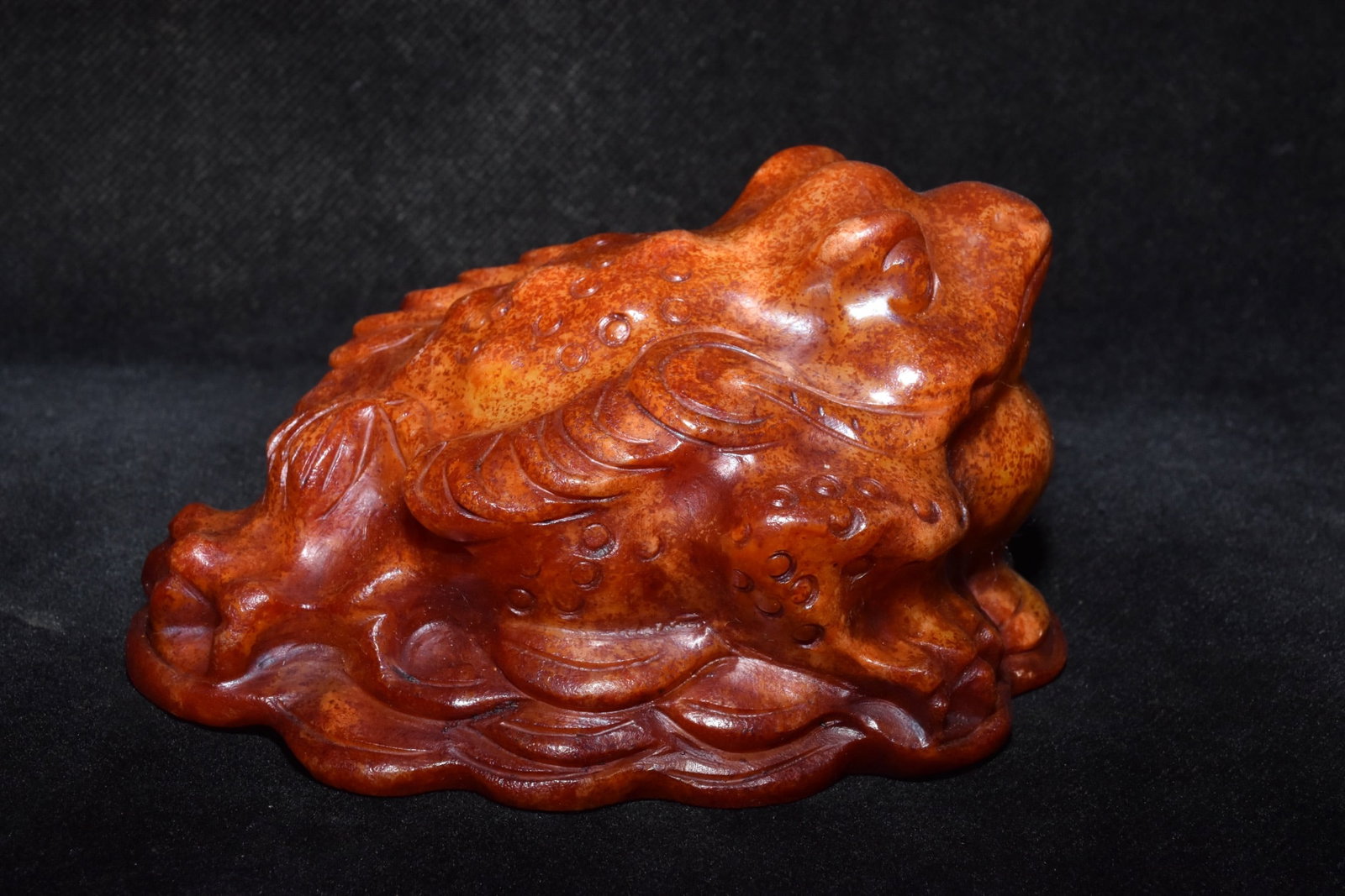An Exquisite White Jade Golden Toad Ornament: An Exquisite White Jade Golden Toad Ornament Han Dynasty, China Size:7cmx12cm Weight:730g?200? (The Dimensions Of All Batches Are Manually Measured.If You Need More Detailed Information, Please Contac