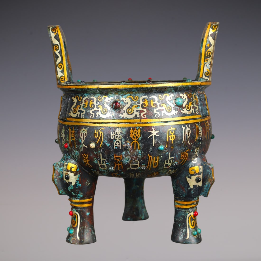 An Exquisite Bronze Inlaid Gold Inlaid Gems Auspicious Beast Pattern Double-Ears and Tripod Censer: An Exquisite Bronze Inlaid Gold Inlaid Gems Auspicious Beast Pattern Double-Ears and Tripod Censer Han Dynasty, China Size:17.5cmx22cm Weight:2190g (The Dimensions Of All Batches Are Manually Measured