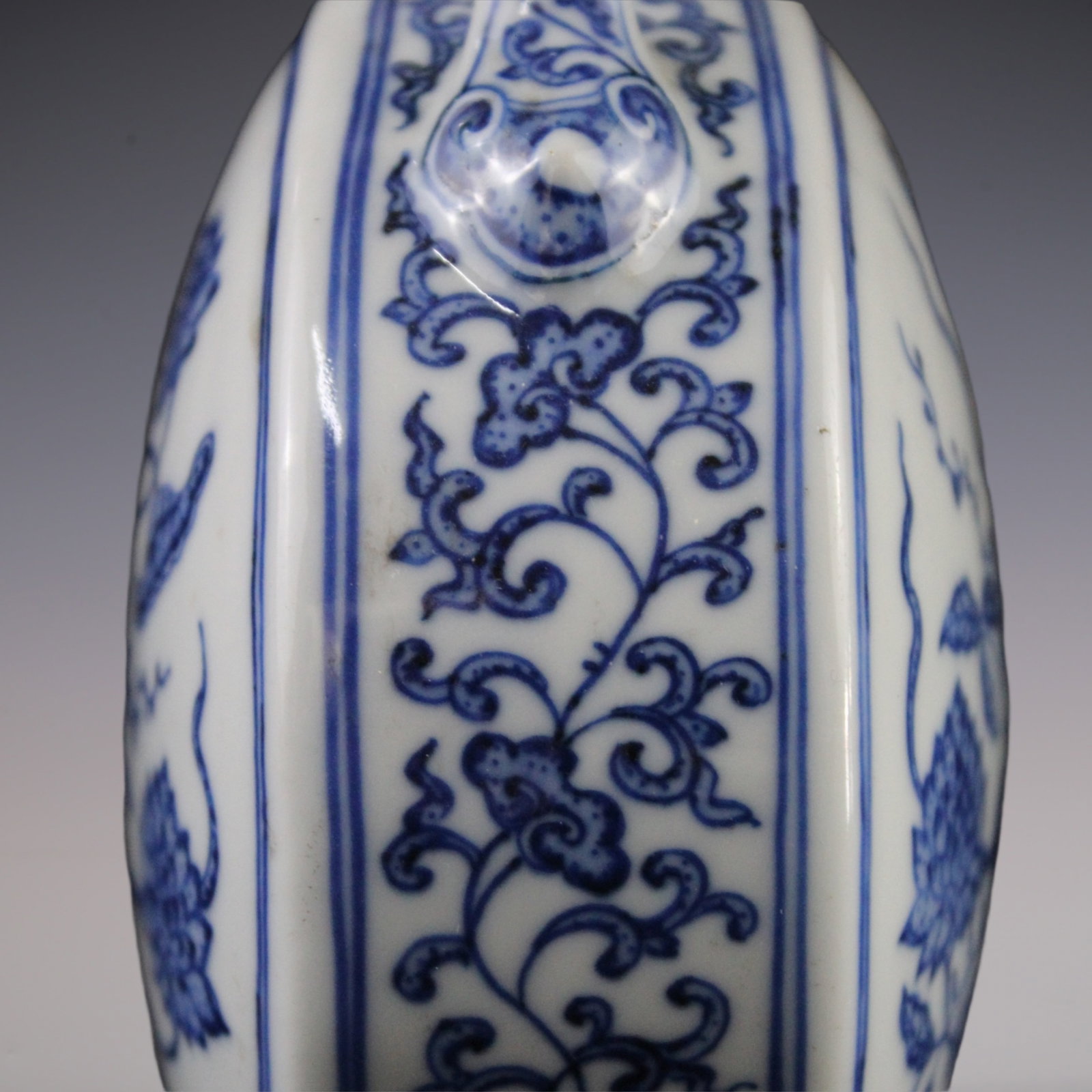 An Exquisite Blue and White Flower Pattern Lotus Pattern Double-Ears Vase - 2