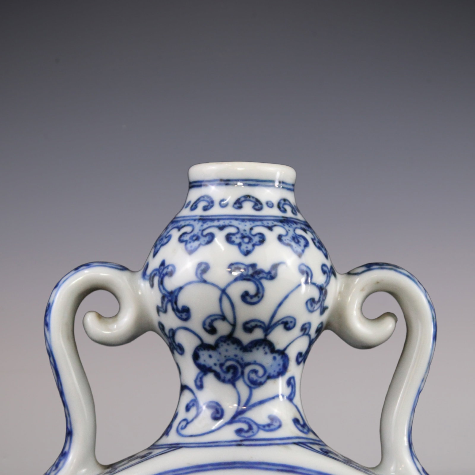 An Exquisite Blue and White Flower Pattern Lotus Pattern Double-Ears Vase - 3