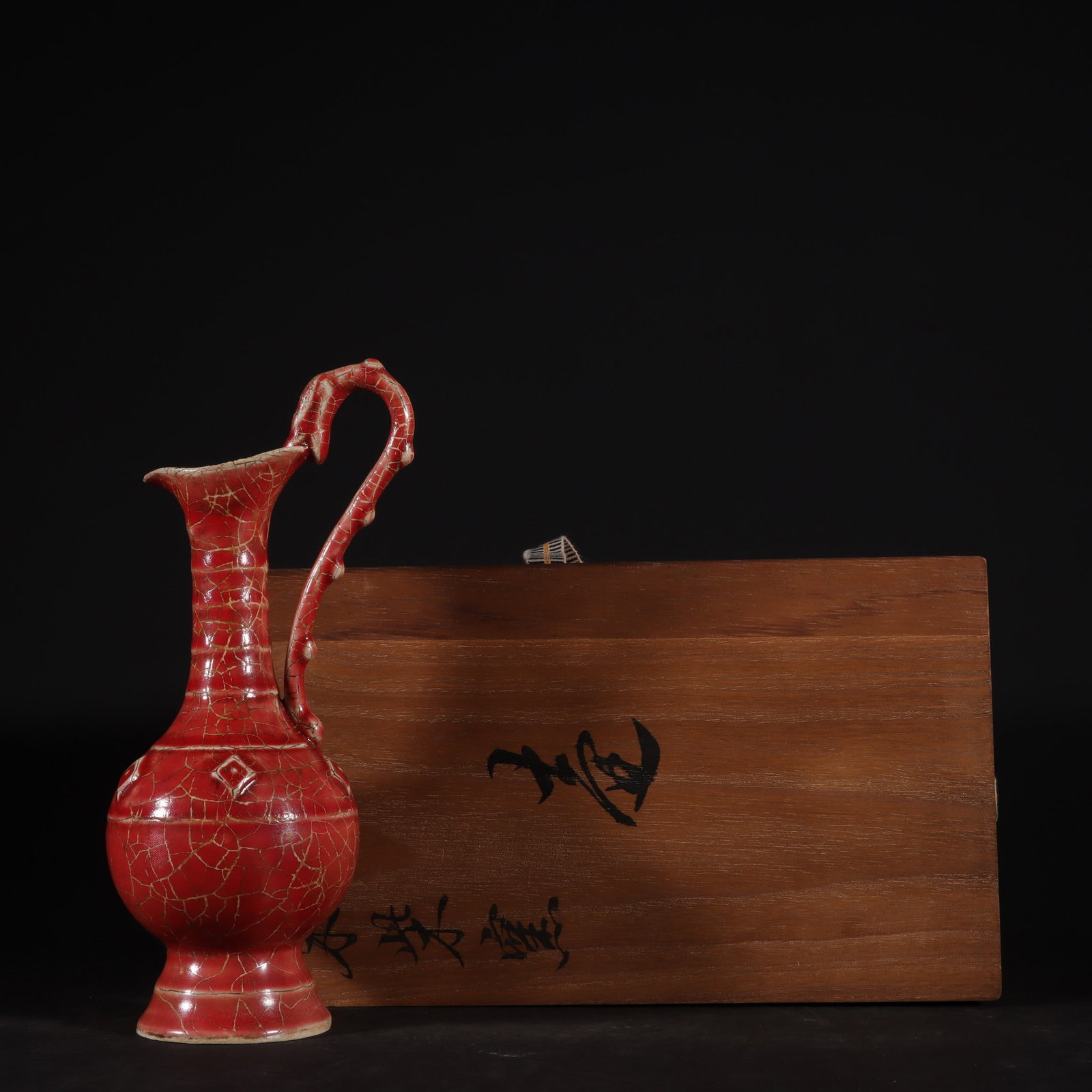 An Exquisite Chai yao Red Glazed Ewer: An Exquisite Chai yao Red Glazed Ewer Song Dynasty, China Size:19.6cmx9cm (The Dimensions Of All Batches Are Manually Measured.If You Need More Detailed Information, Please Contact Our Customer Servic