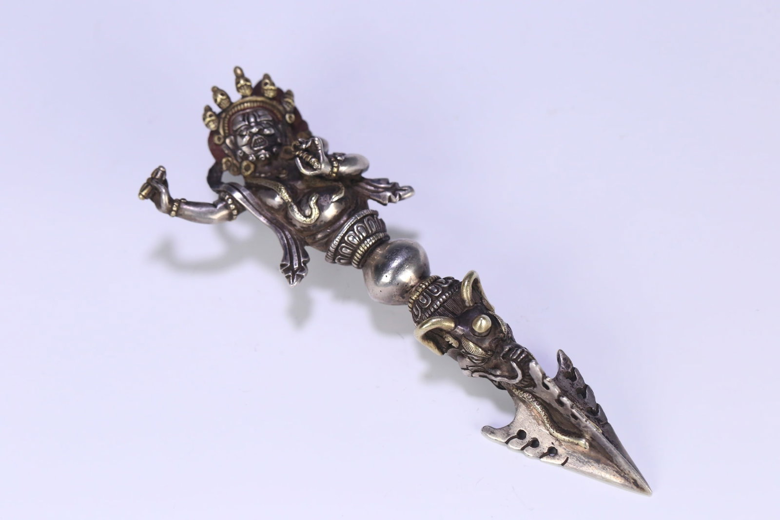 An Exquisite Silver Vajry Pestle: An Exquisite Silver Vajry Pestle Qing Dynasty, China Size:13.8cmx4.5cmx2.1cm Weight:154g (The Dimensions Of All Batches Are Manually Measured.If You Need More Detailed Information, Please Contact Our
