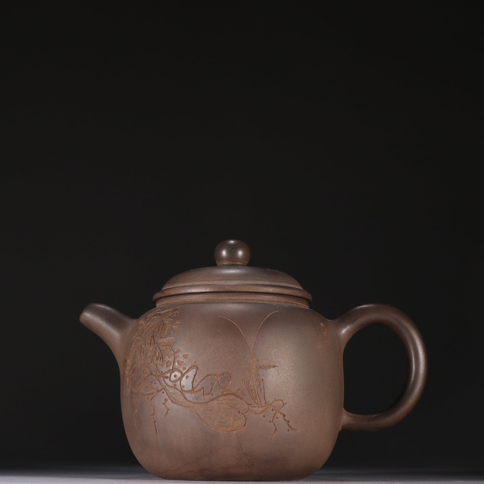 An Exquisite Purple Sands Flower and Fruit Pattern with poem Teapot: An Exquisite Purple Sands Flower and Fruit Pattern with poem Teapot Qing Dynasty, China Size:12.1cmx17.5cm (The Dimensions Of All Batches Are Manually Measured.If You Need More Detailed Information,
