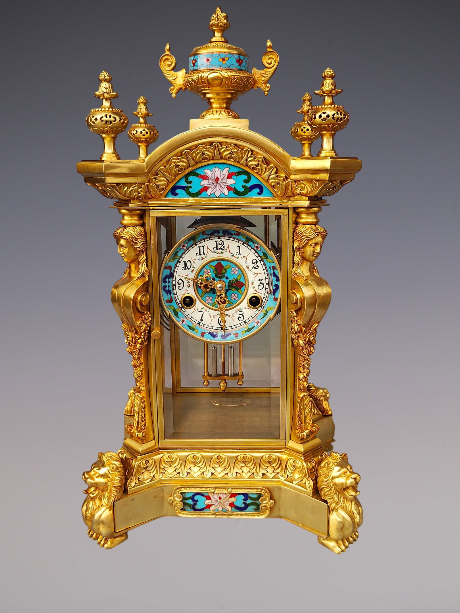 An Exquisite Gilt Bronze Flower Pattern Clock: An Exquisite Gilt Bronze Flower Pattern Clock Qing Dynasty, China Size:30cmx28cmx56cm (The Dimensions Of All Batches Are Manually Measured.If You Need More Detailed Information, Please Contact Our Cus