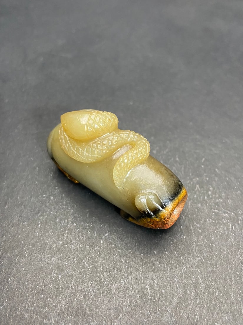 An Exquisite White Jade Snake Pattern Ornament - 3