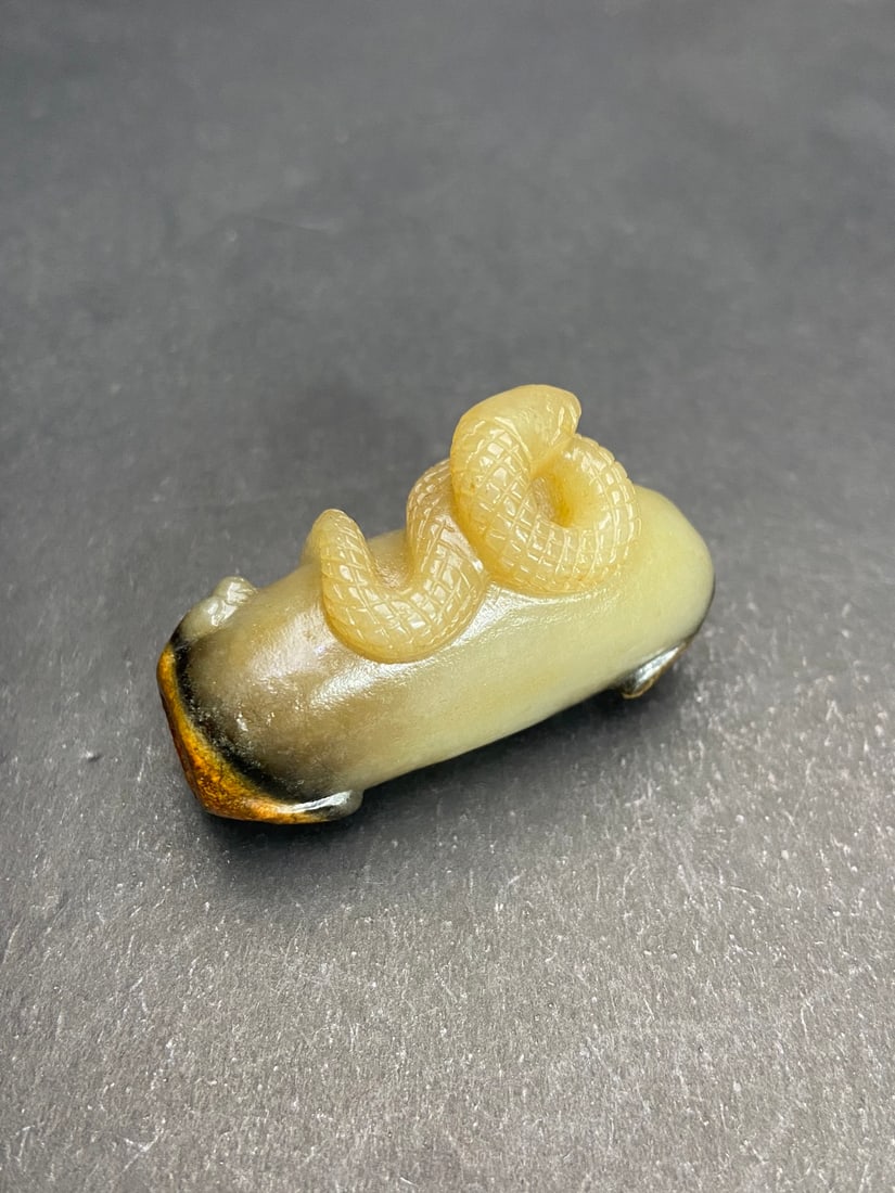 An Exquisite White Jade Snake Pattern Ornament - 4