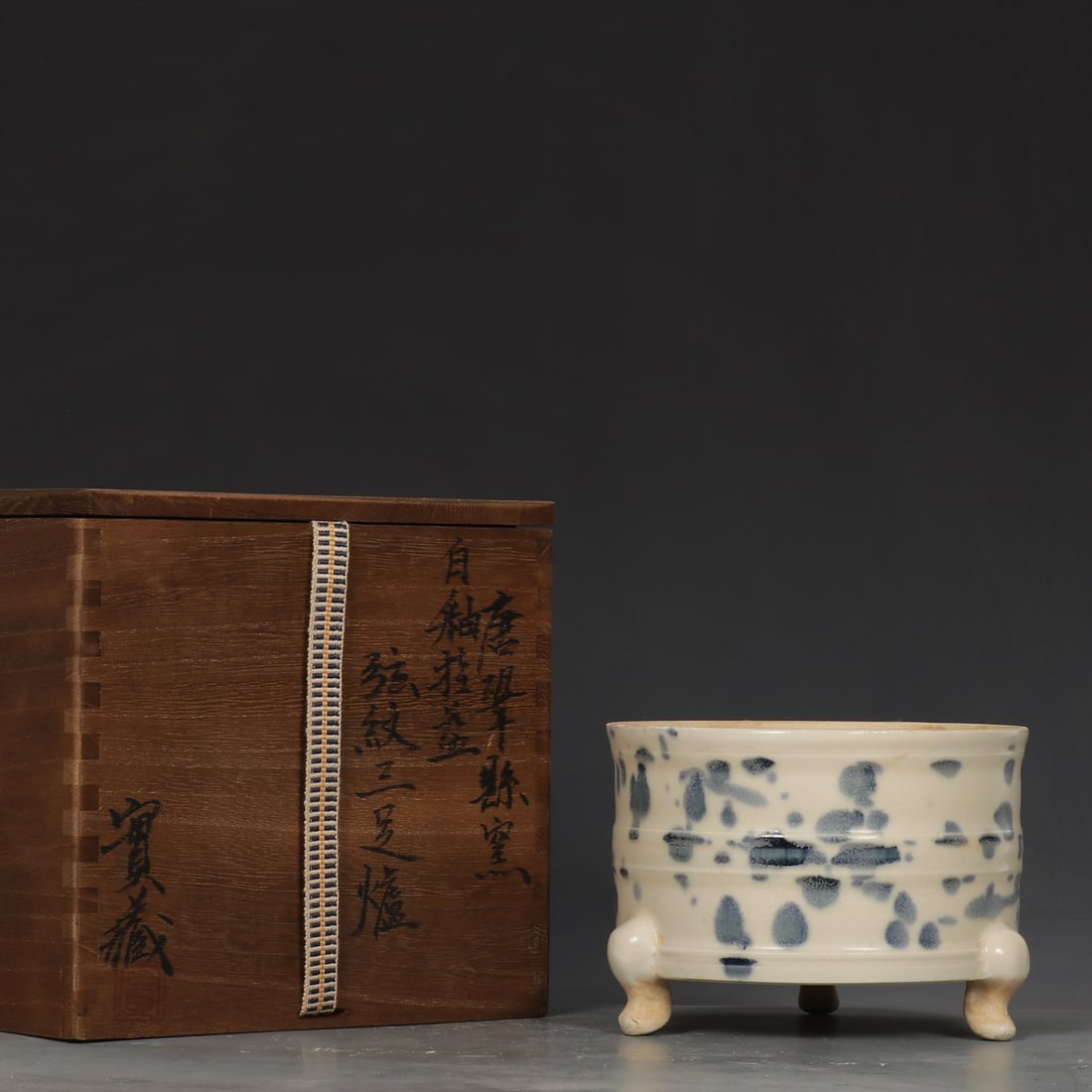 An Exquisite Gongxian yao Tripod Censer: An Exquisite Gongxian yao Tripod Censer Tang Dynasty, China Size:10.5cmx14.7cm (The Dimensions Of All Batches Are Manually Measured.If You Need More Detailed Information, Please Contact Our Customer S