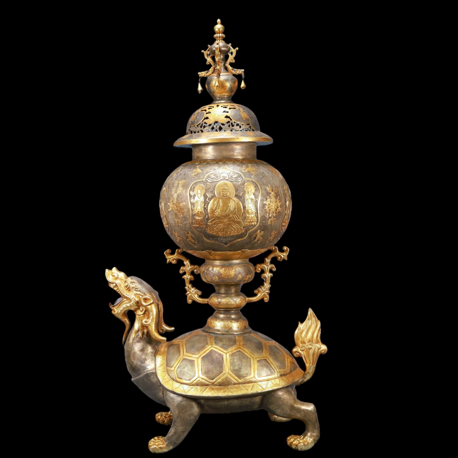 A Exquisite Gilt Silver Turtle-Form Censer: A Exquisite Gilt Silver Turtle-Form Censer Qing Dynasty, China Size:58cmx29cmx105cm Weight:10200g (The Dimensions Of All Batches Are Manually Measured.If You Need More Detailed Information, Please