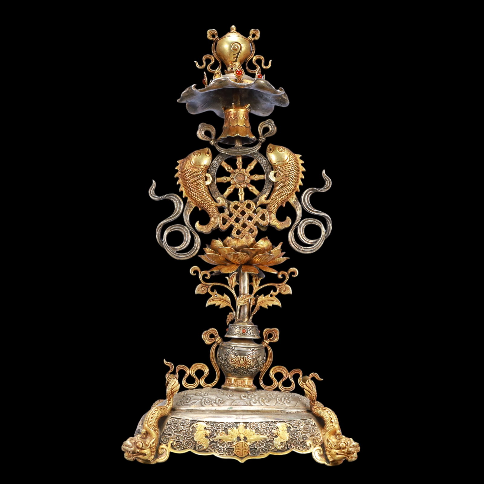 A Exquisite Gilt Silver Bats and Peach Pattern Lotus Pattern Ornament: A Exquisite Gilt Silver Bats and Peach Pattern Lotus Pattern Ornament Tang Dynasty, China Size:24cmx16cmx48cm Weight:3900g (The Dimensions Of All Batches Are Manually Measured.If You Need More Detaile