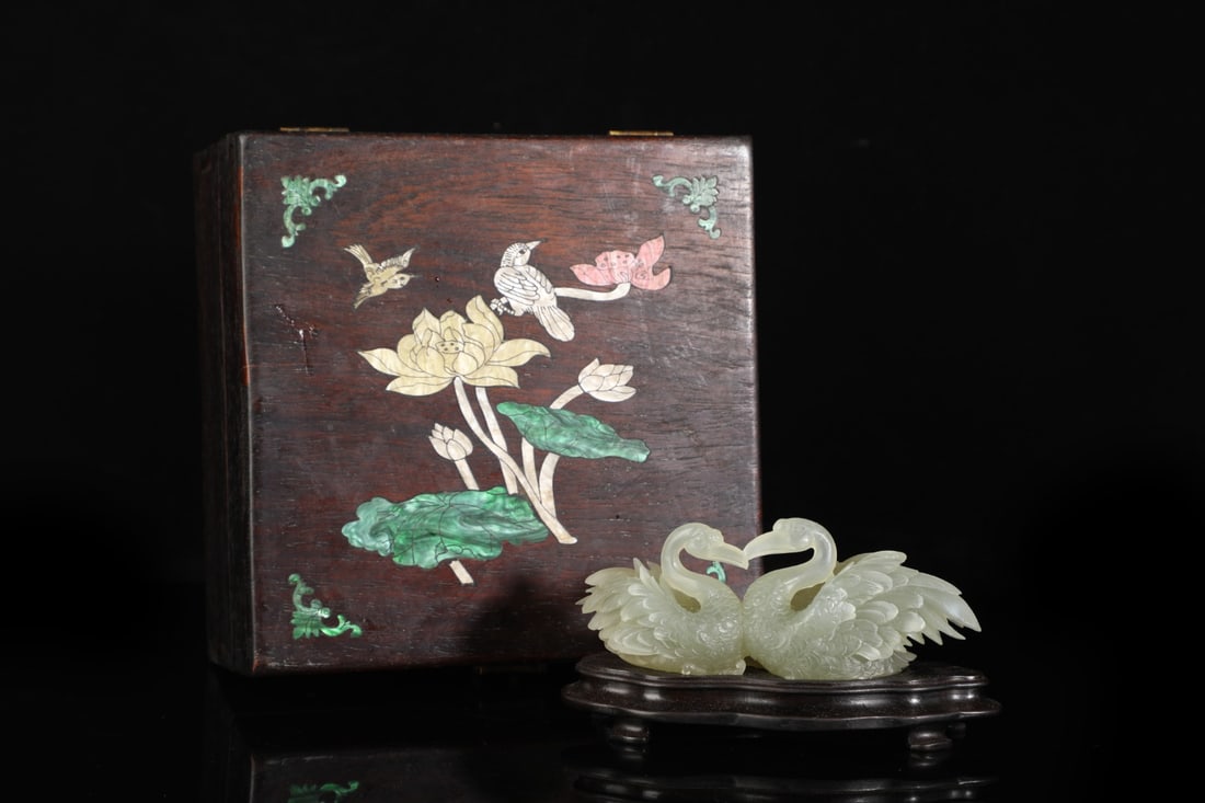 An Exquisite Crystal Goose Ornament: An Exquisite Crystal Goose Ornament Qing Dynasty, China Size:6cmx14cmx4.5cm Weight:286g (The Dimensions Of All Batches Are Manually Measured.If You Need More Detailed Information, Please Contact Our C