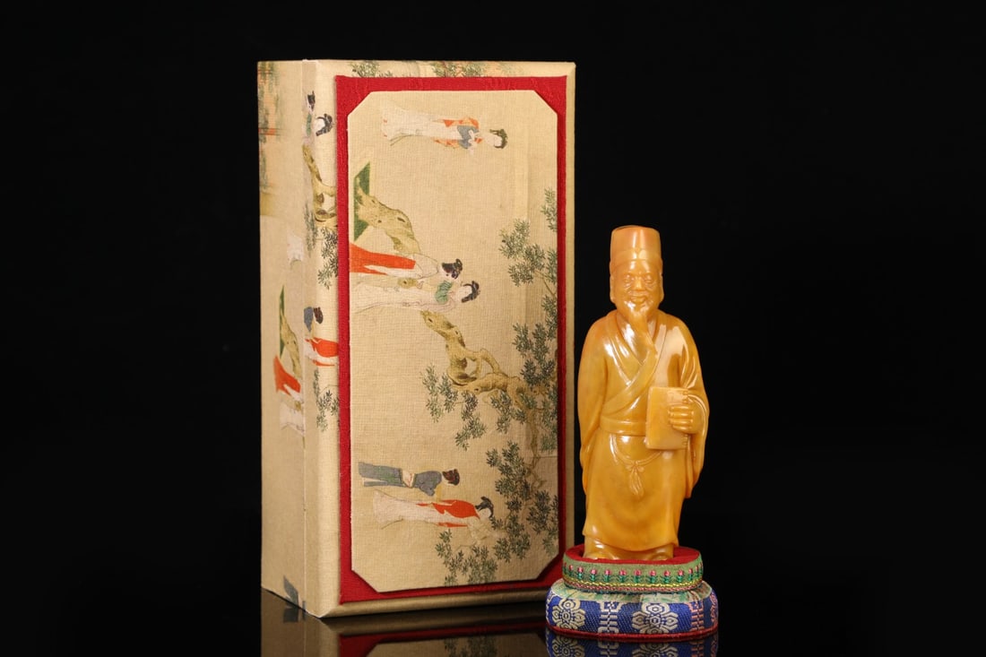 An Exquisite Shoushan Stone Figure Ornament: An Exquisite Shoushan Stone Figure Ornament Qing Dynasty, China Size:15cmx6cm Weight:486g (The Dimensions Of All Batches Are Manually Measured.If You Need More Detailed Information, Please Contact