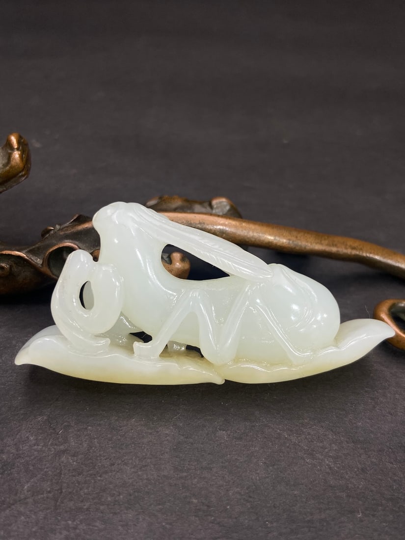 An Exquisite White Jade Mantis Pendant - 3