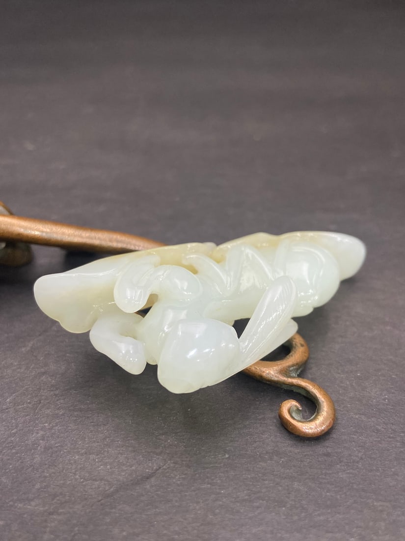 An Exquisite White Jade Mantis Pendant - 5