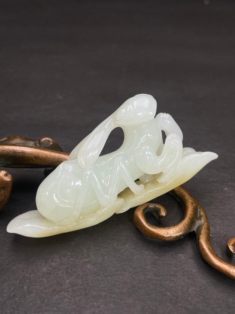 An Exquisite White Jade Mantis Pendant - 6