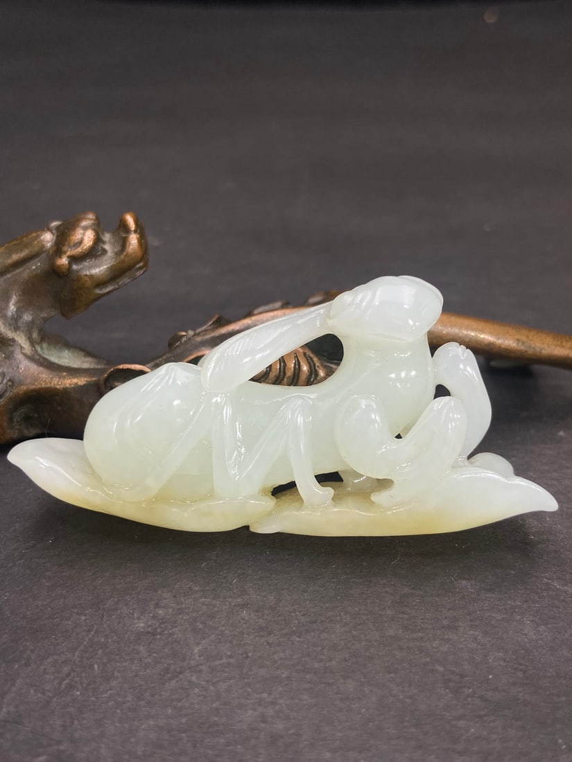 An Exquisite White Jade Mantis Pendant - 7