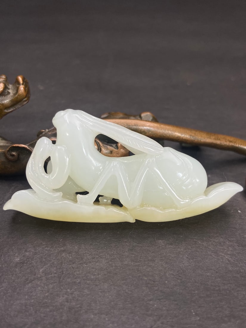 An Exquisite White Jade Mantis Pendant - 8