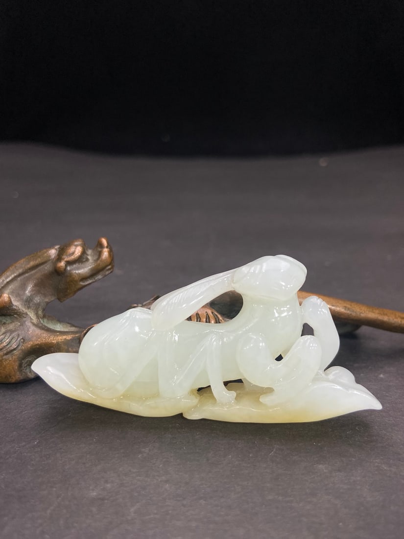 An Exquisite White Jade Mantis Pendant - 9