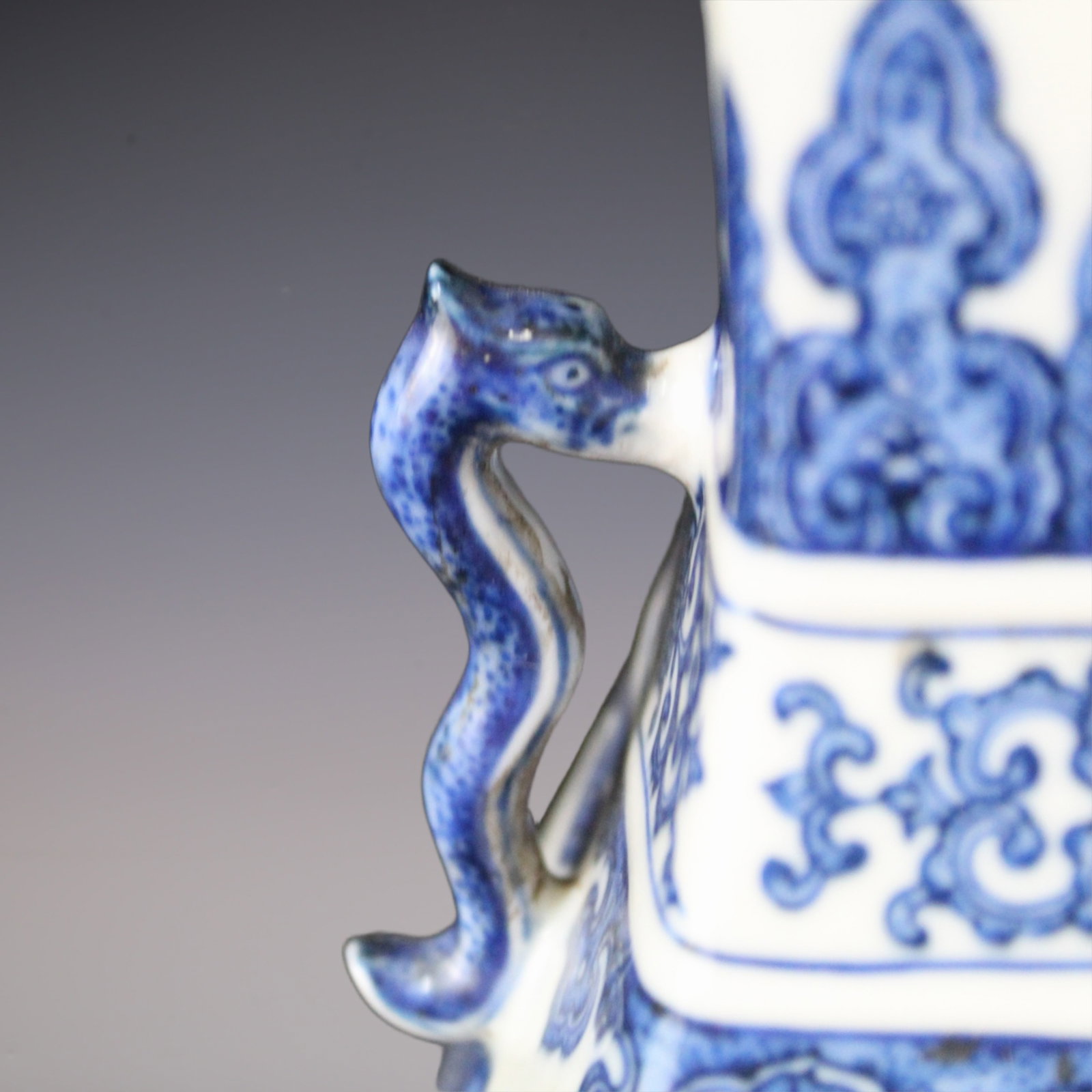 An Exquisite Blue and White Phoenix Pattern Lotus Pattern Double-Ears Vase - 7