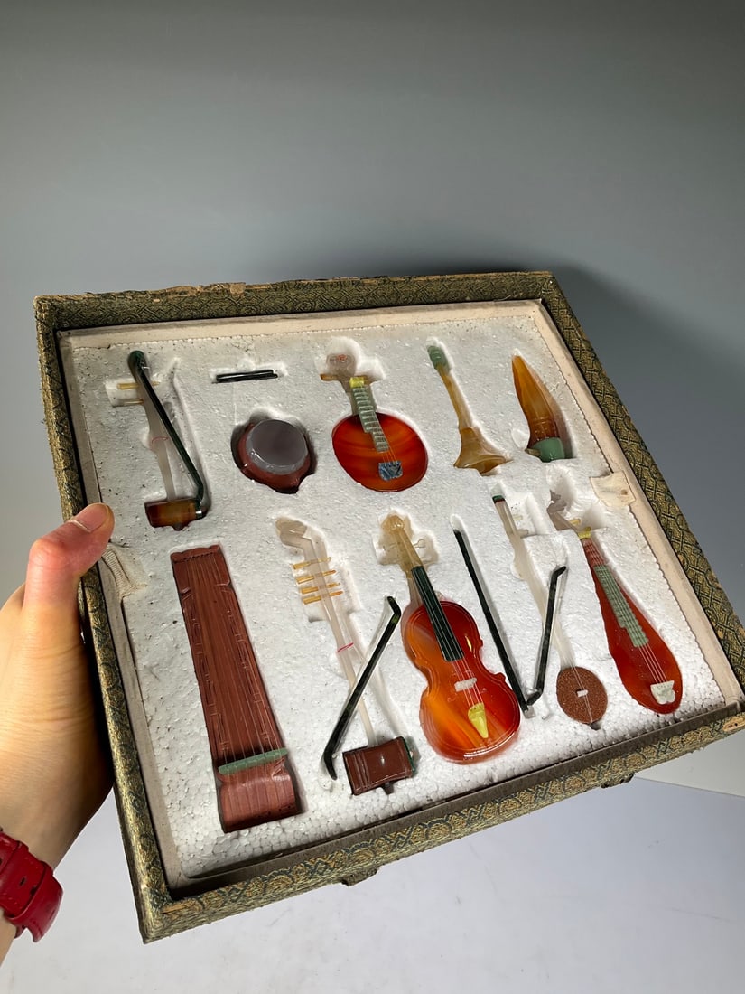 A Set of Fine White Jade Musical instrument: A Set of Fine White Jade Musical instrument Modern Time of China Size:13cm (The Dimensions Of All Batches Are Manually Measured.If You Need More Detailed Information, Please Contact Our Customer