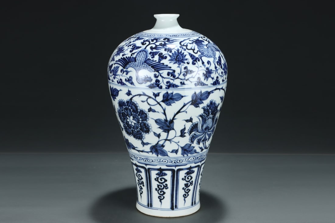 An Exquisite Blue and White Lotus Pattern Auspicious Beast Pattern Vase - 3