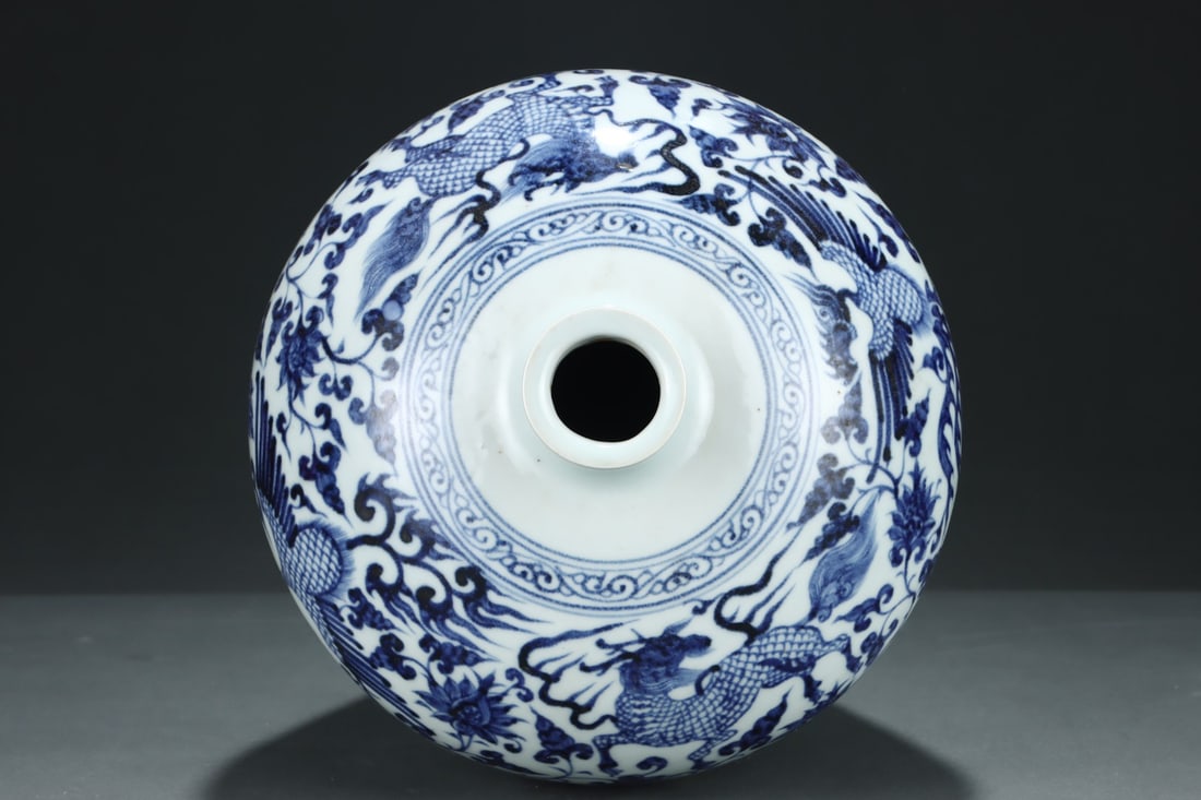 An Exquisite Blue and White Lotus Pattern Auspicious Beast Pattern Vase - 4