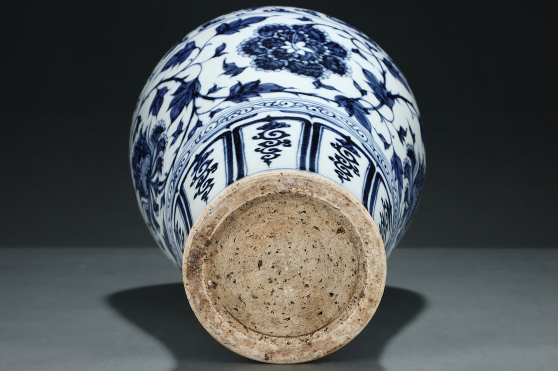 An Exquisite Blue and White Lotus Pattern Auspicious Beast Pattern Vase - 5