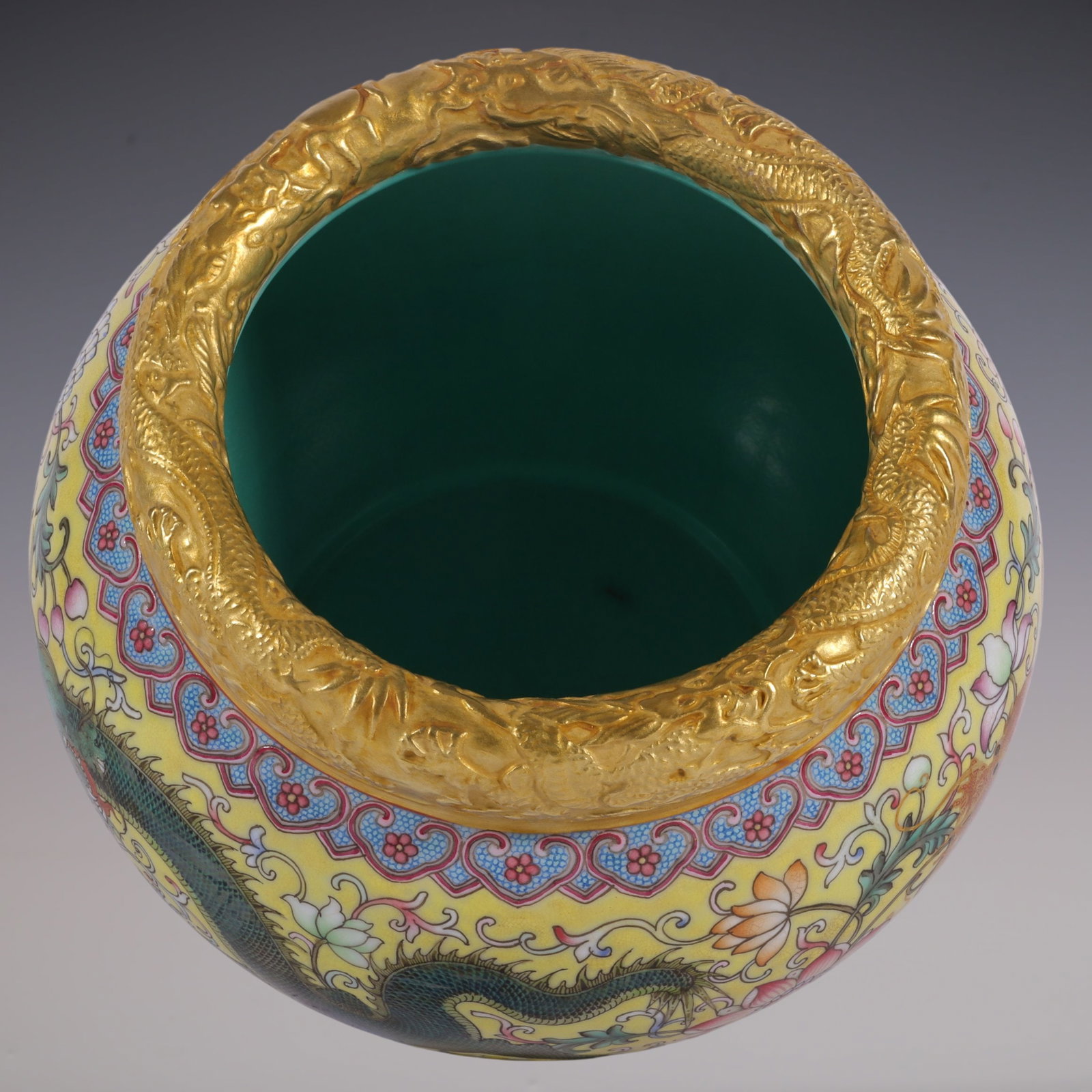 An Exquisite Enamel Lotus Pattern Dragon Pattern Seawater Pattern Brush Washer - 7