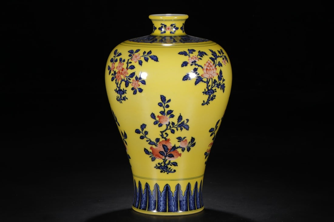 An Exquisite Blue and White Iron-Red Flower and Fruit Pattern Vase: An Exquisite Blue and White Iron-Red Flower and Fruit Pattern Vase Qing Dynasty, China Qianlong Six-character Mark Size:35.5cm (The Dimensions Of All Batches Are Manually Measured.If You Need More