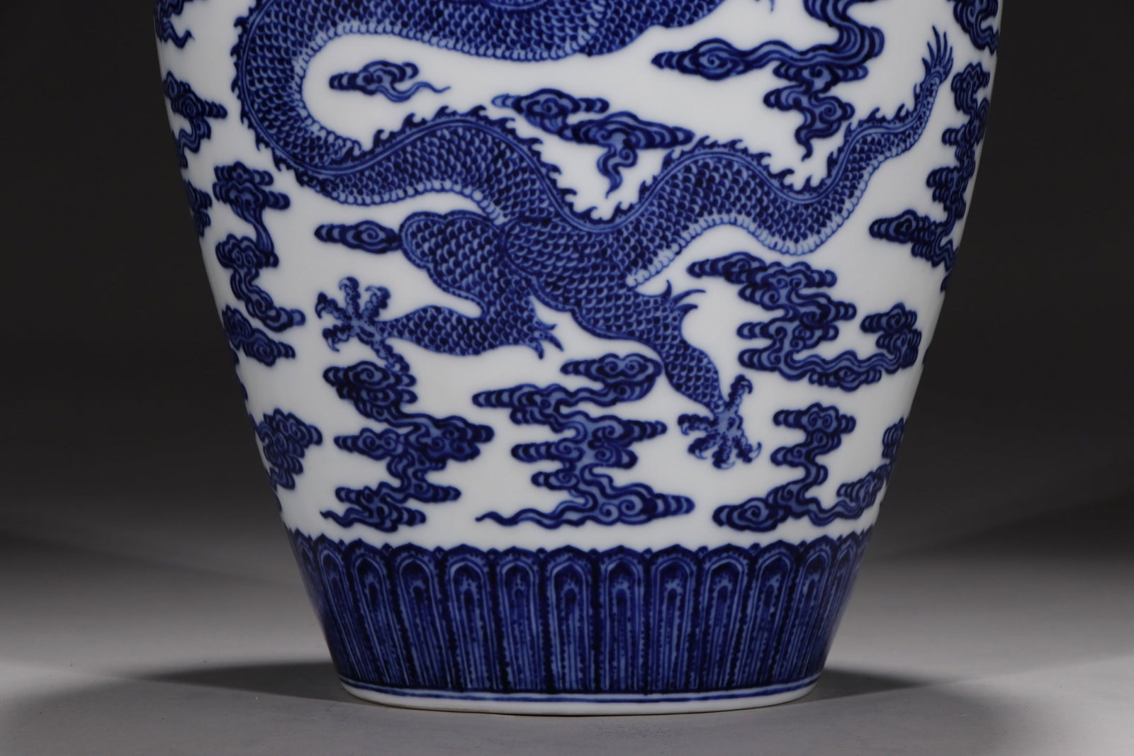 An Exquisite Blue and White Dragon Pattern Double-Ears Vase - 3