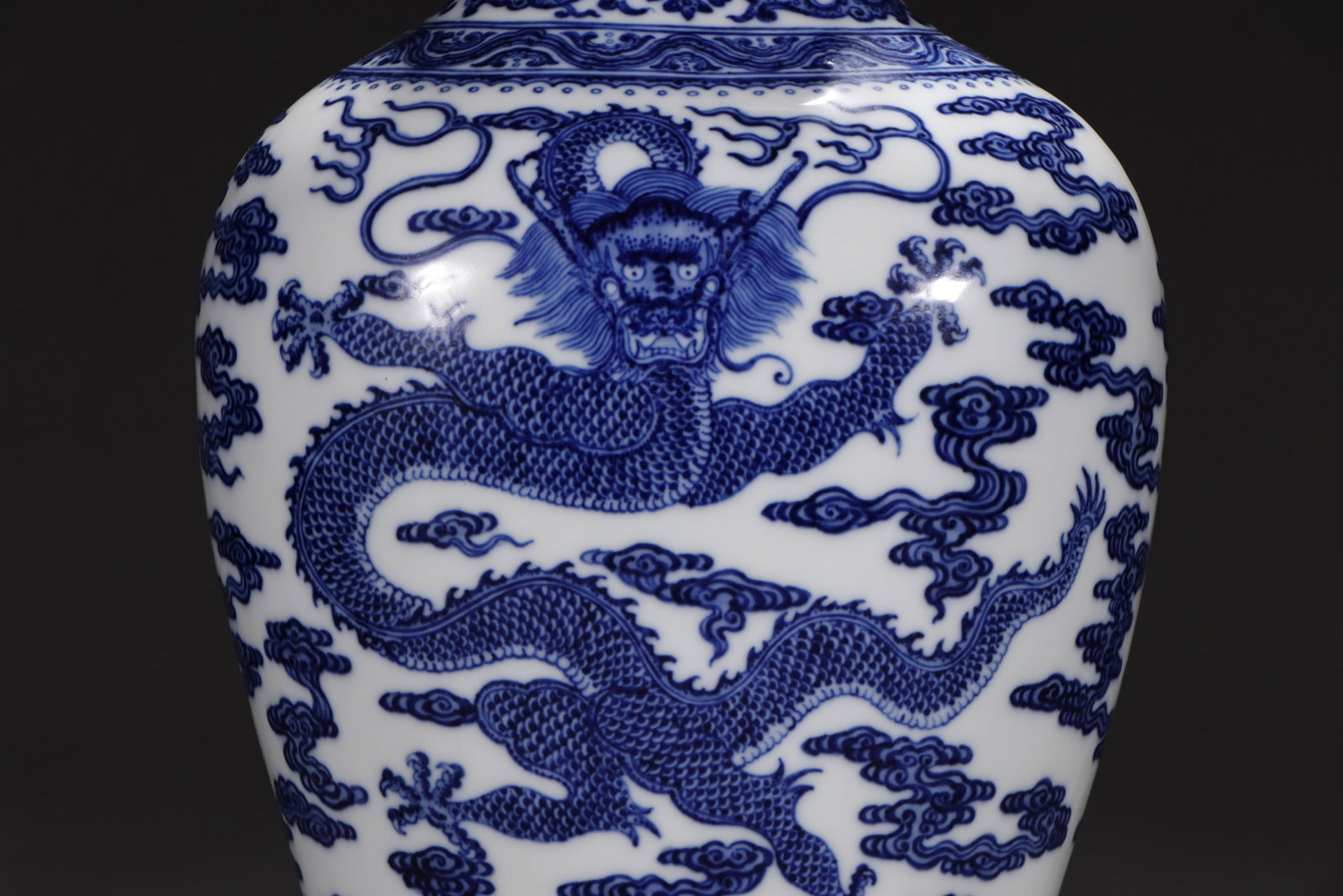 An Exquisite Blue and White Dragon Pattern Double-Ears Vase - 4