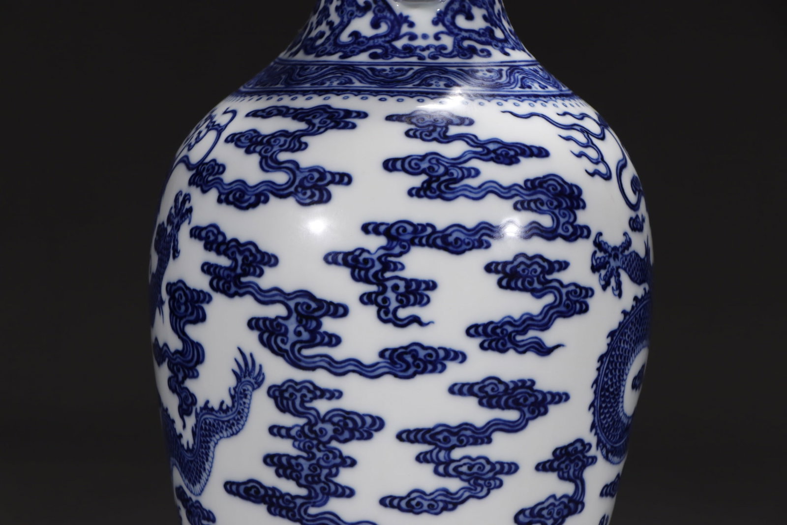 An Exquisite Blue and White Dragon Pattern Double-Ears Vase - 6