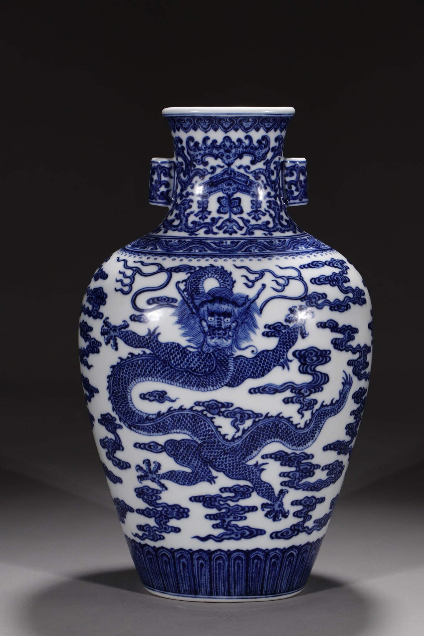 An Exquisite Blue and White Dragon Pattern Double-Ears Vase - 7