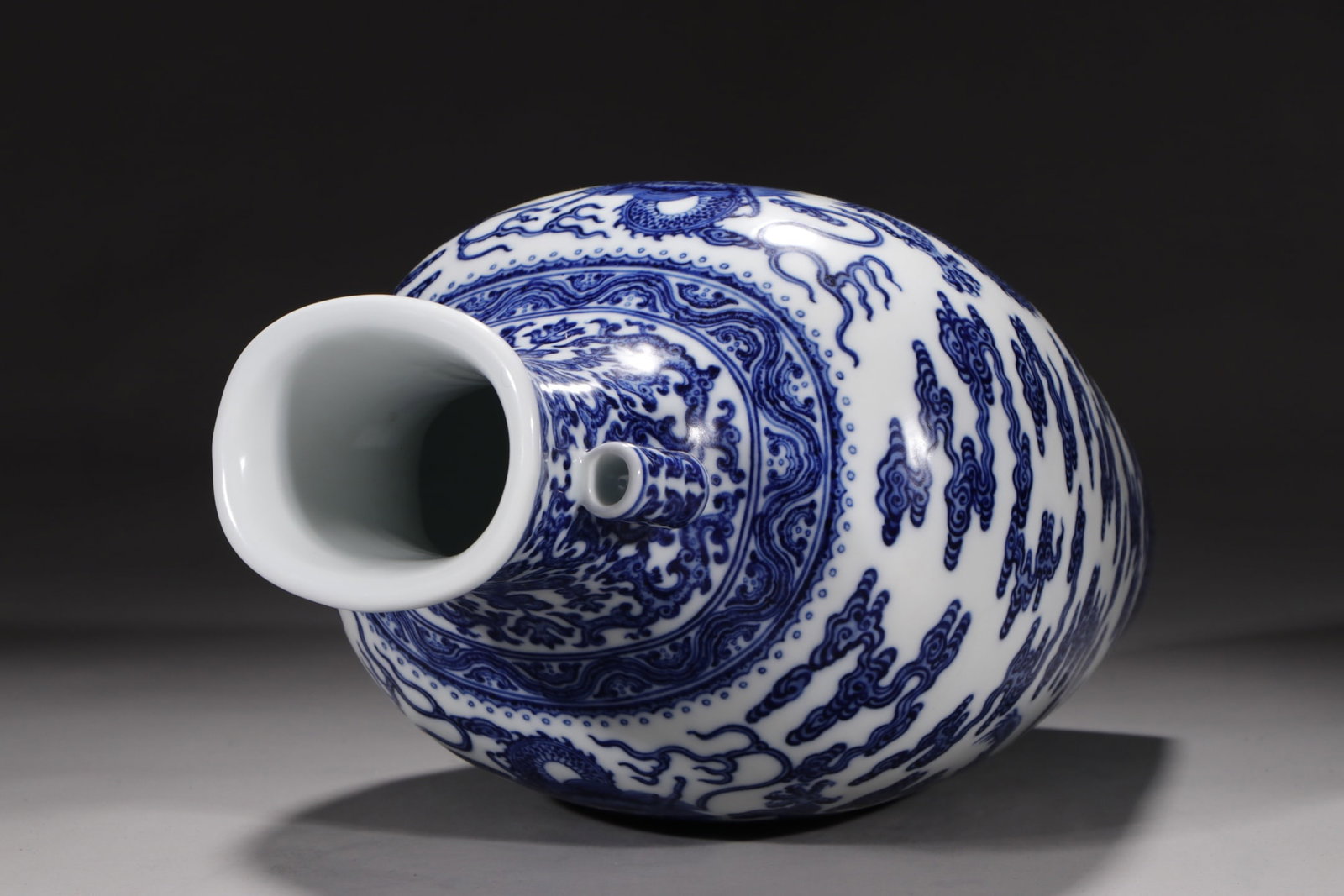 An Exquisite Blue and White Dragon Pattern Double-Ears Vase - 8