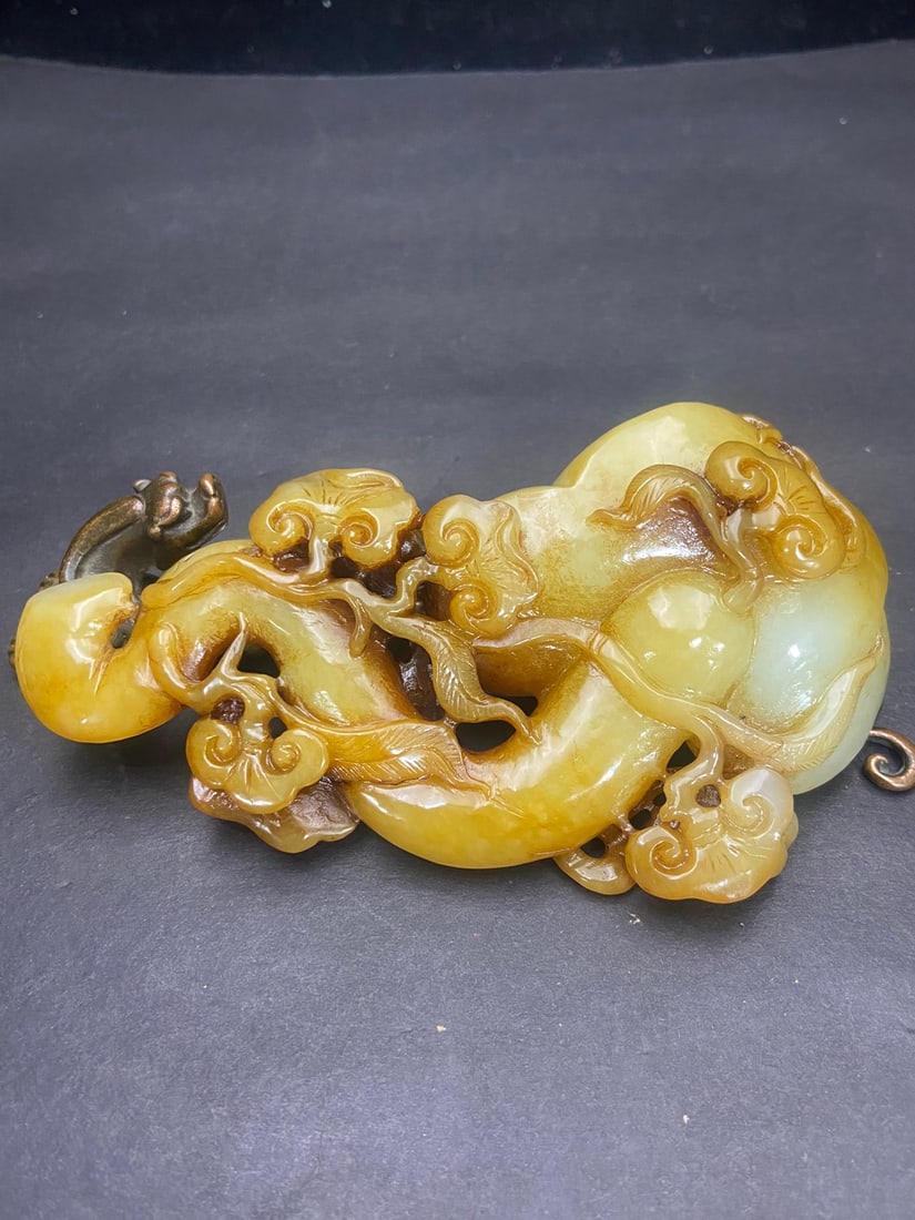 An Exquisite White Jade Ruyi Hand Piece - 2