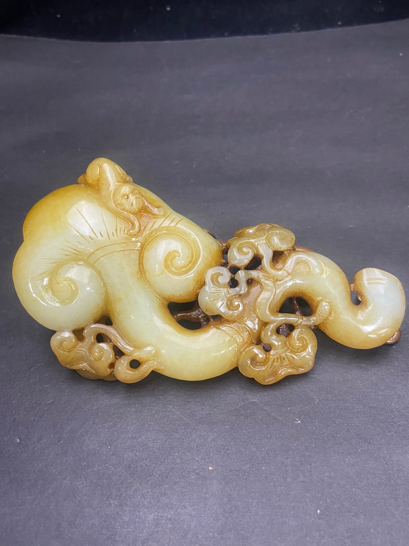 An Exquisite White Jade Ruyi Hand Piece - 9