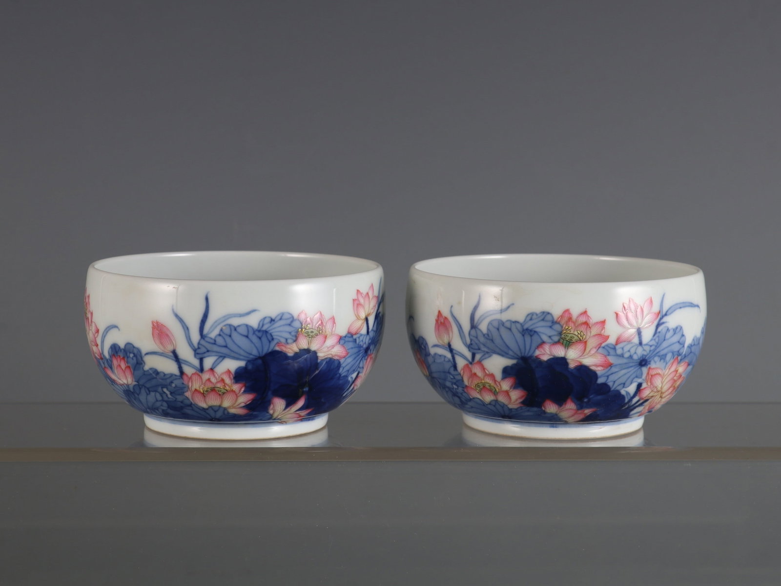 A Pair of Exquisite Famille-Rose Blue and White Flower Pattern Cup: A Pair of Exquisite Famille-Rose Blue and White Flower Pattern Cup Qing Dynasty, China Yongzheng Six-character Mark Size:5.3cmx9.2cm (The Dimensions Of All Batches Are Manually Measured.If You Need Mo