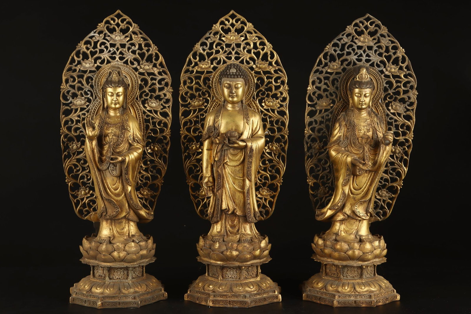 A Set of Fine Gilt Bronze Buddha Statue: A Set of Fine Gilt Bronze Buddha Statue Ming Dynasty, China Yongle Four-character Mark Size:43.5cmx16cm Weight:13500g (The Dimensions Of All Batches Are Manually Measured.If You Need More Detailed Inf