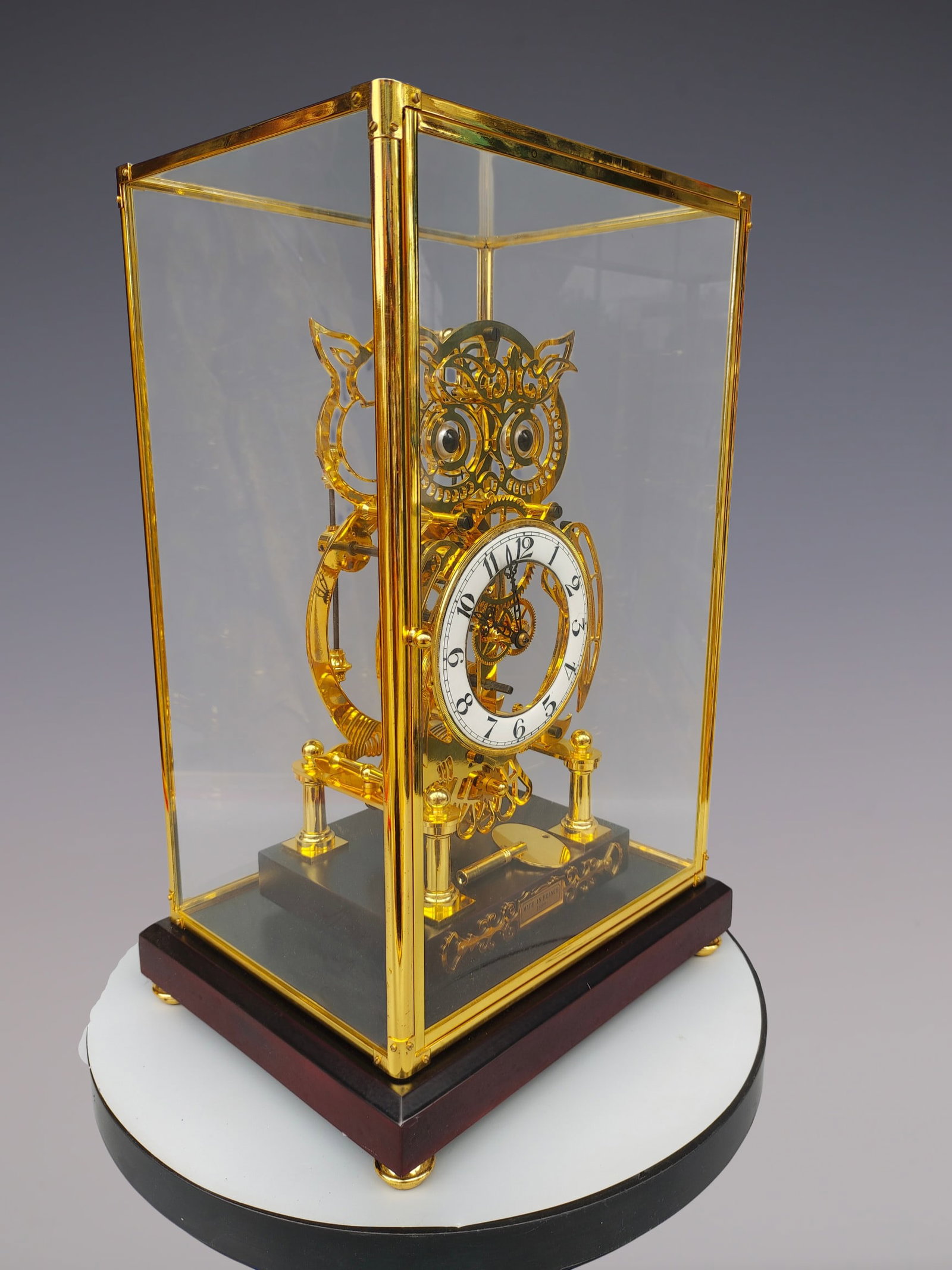An Exquisite Gilt Bronze Clock - 2