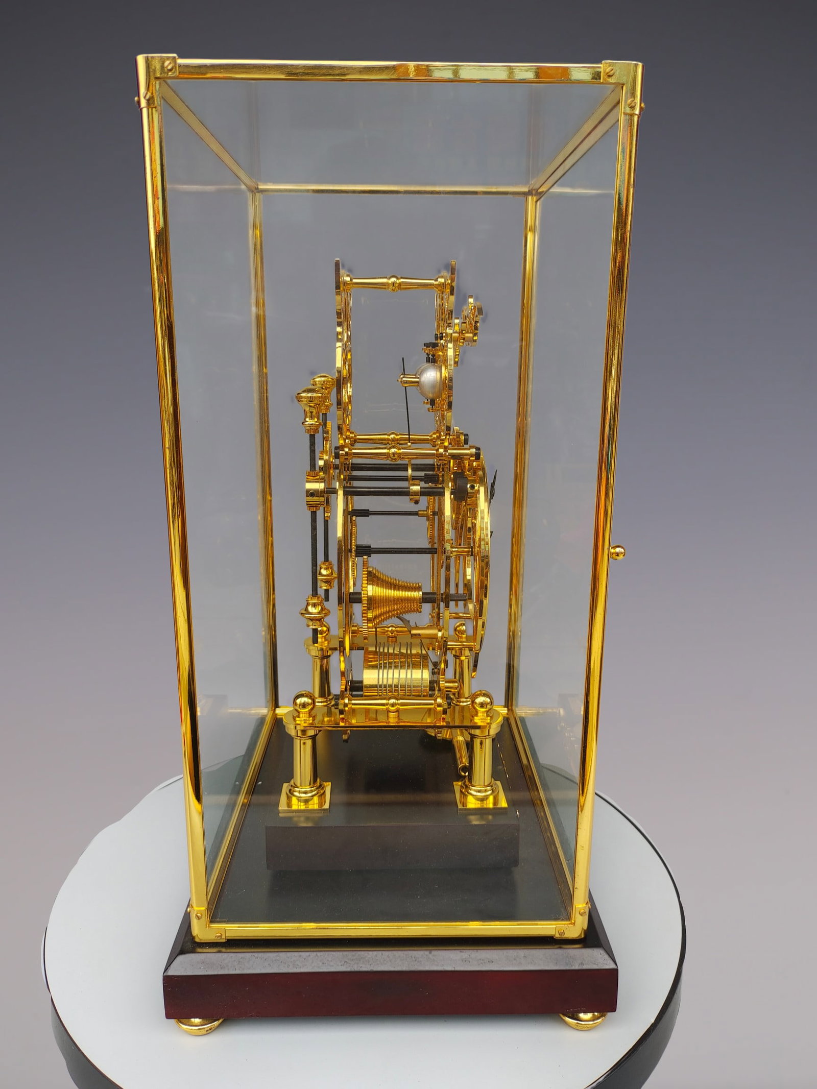 An Exquisite Gilt Bronze Clock - 3