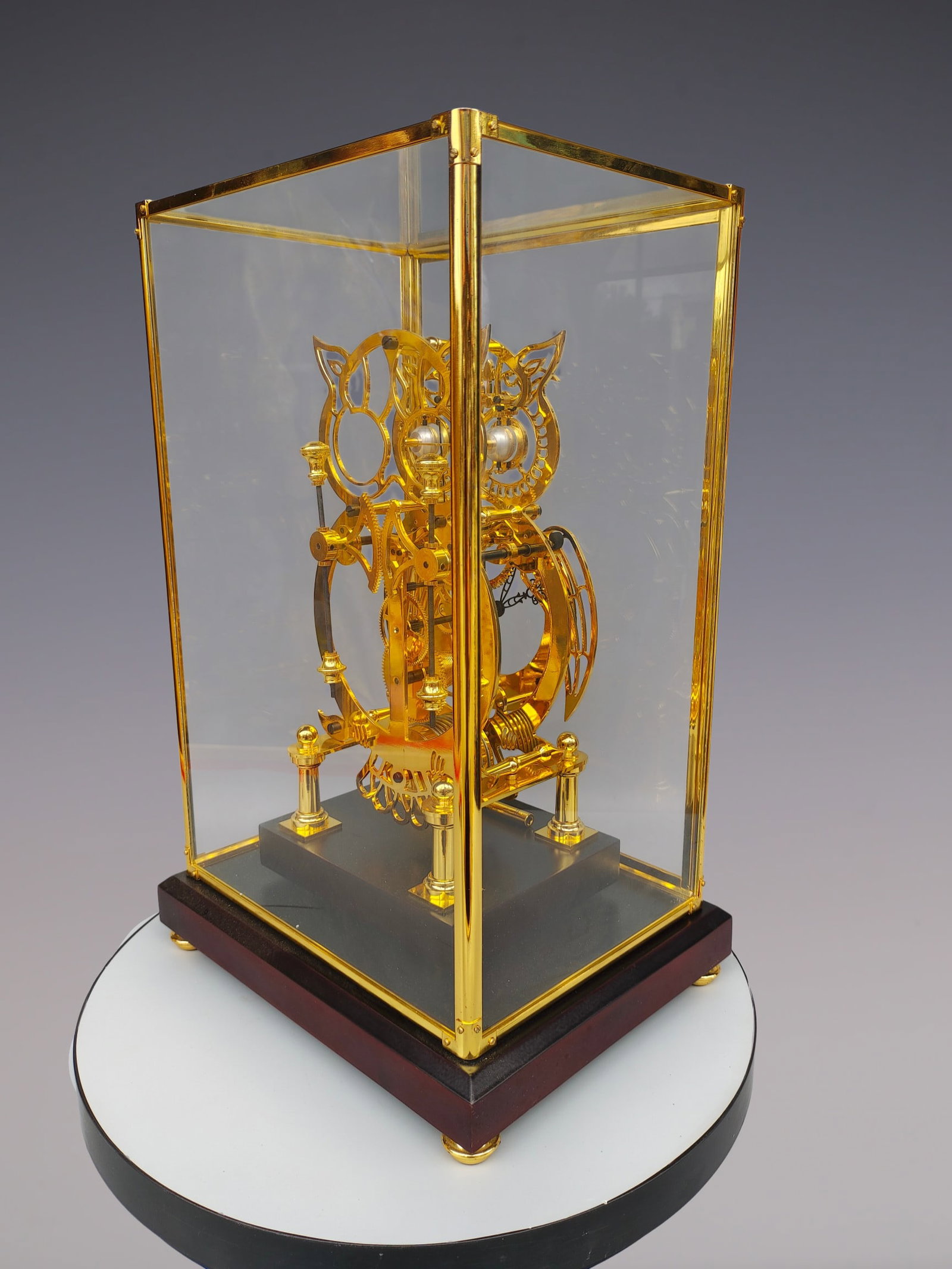 An Exquisite Gilt Bronze Clock - 4