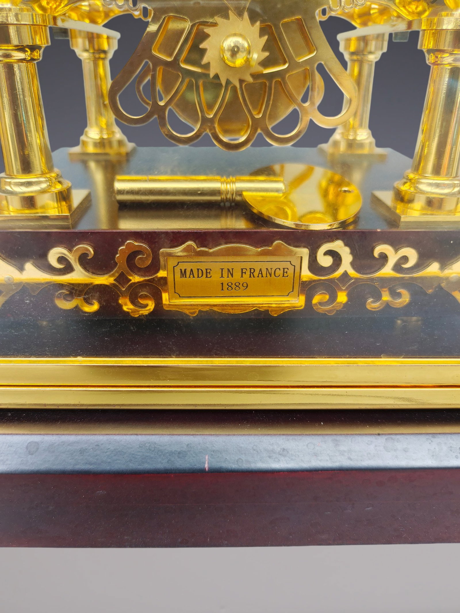 An Exquisite Gilt Bronze Clock - 9