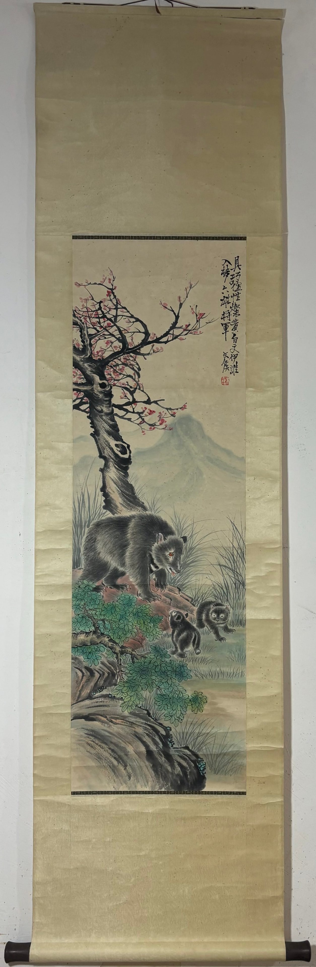 A Chinese Vertical Scroll Ink Painting of Animal on Paper: A Chinese Vertical Scroll Ink Painting of Animal on Paper Zhu wenhou Without frame Size:108.5cmx34.5cm (The Dimensions Of All Batches Are Manually Measured.If You Need More Detailed Information,