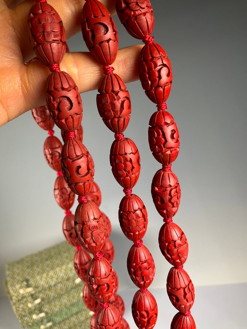 An Exquisite Carved Red Lacquer Necklace - 3